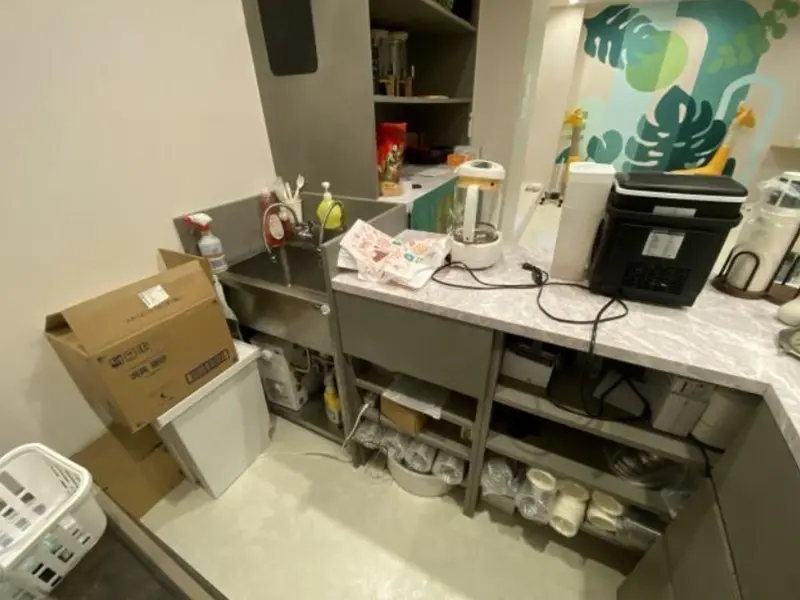 代官山のカフェ・喫茶店居抜きの厨房