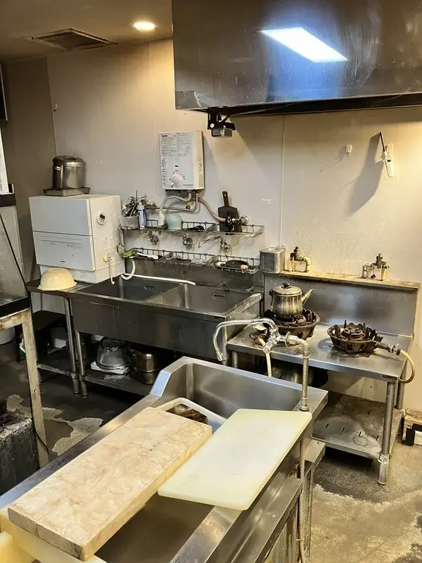 居酒屋の居抜き物件の厨房