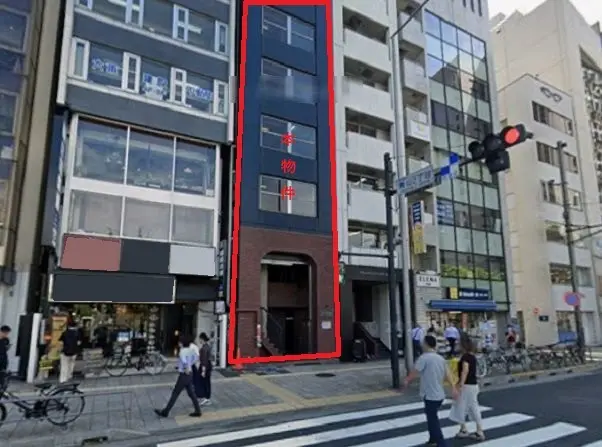 外苑前のスケルトン店舗物件の外観