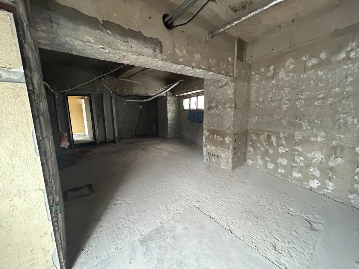 湯島のスケルトン物件の内装