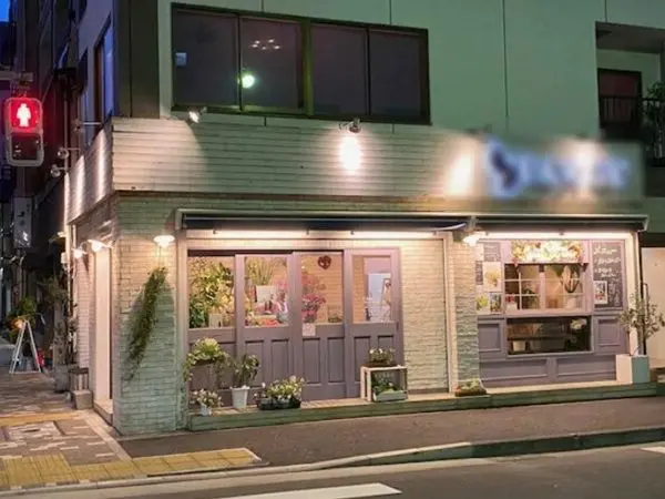 貸店舗(スケルトン)の外観