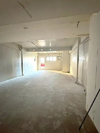 大泉学園のスケルトン店舗物件の内装