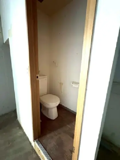 大泉学園のスケルトン店舗物件の内装