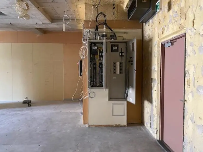 志木のスケルトン物件の電気