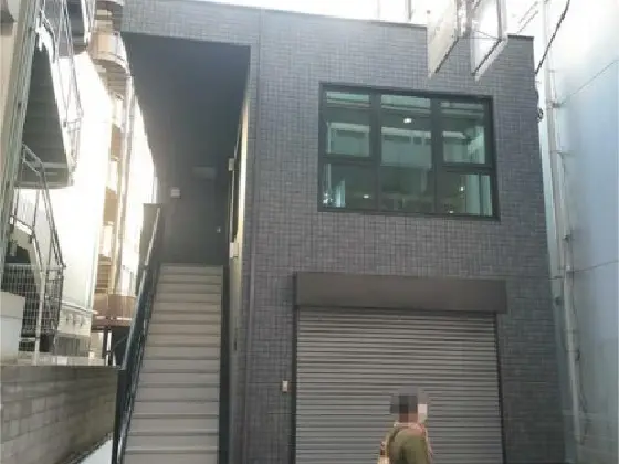 大山のスケルトン店舗物件の外観