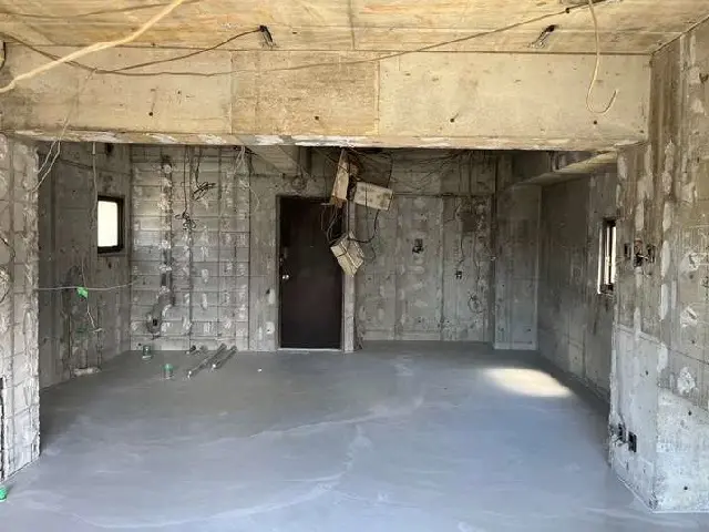 池尻大橋のスケルトン店舗物件の内装