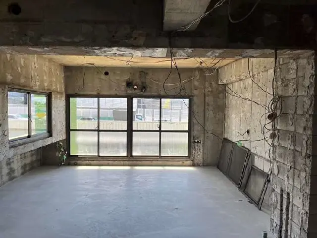 池尻大橋のスケルトン物件の内装