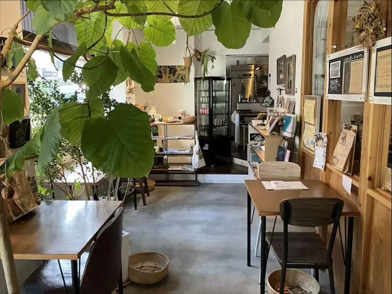 鶯谷のカフェ・喫茶店居抜きの内装