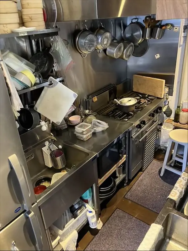 鶯谷のカフェ・喫茶店居抜きの厨房