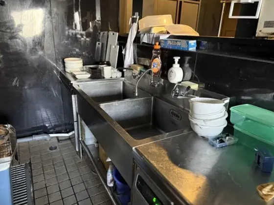 居酒屋の居抜き物件の厨房