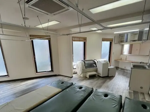 新井薬師前の整体・マッサージ居抜きの内装