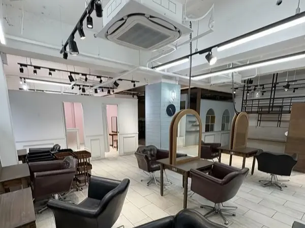 美容室・理容室の居抜き物件の内装