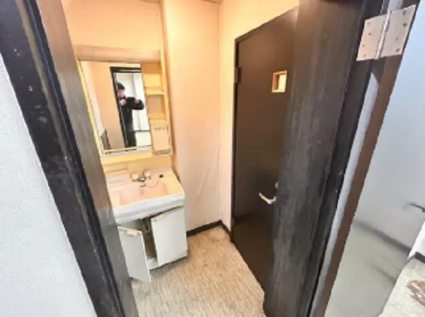 町田のスケルトン店舗物件の内装