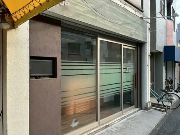 大口の居抜き店舗のエントランス