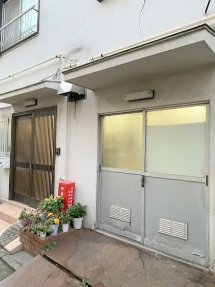 新小岩のセントラルキッチン居抜きのエントランス