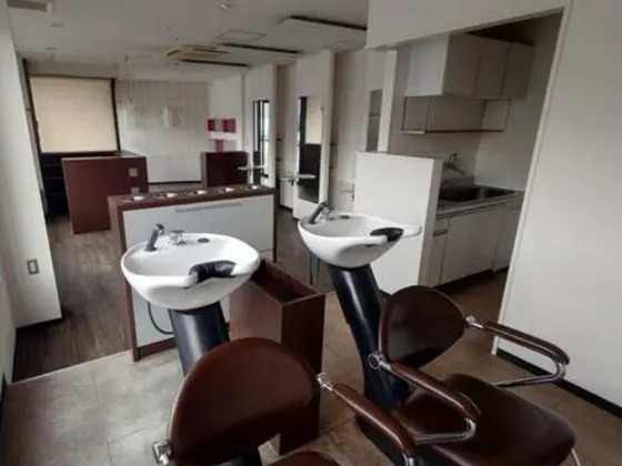 美容室・理容室の居抜き物件の内装