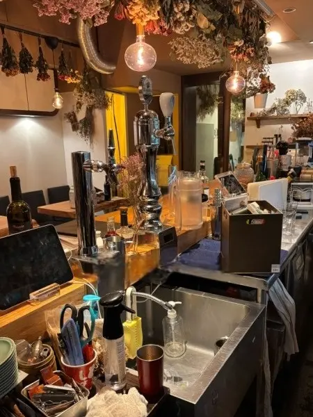 ダイニングバーの居抜き物件の厨房