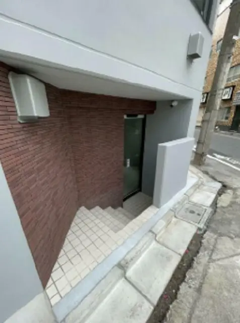 貸店舗(スケルトン)のエントランス