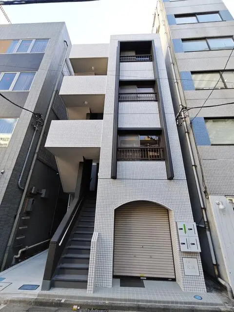 新宿御苑前の事務所仕様物件の外観