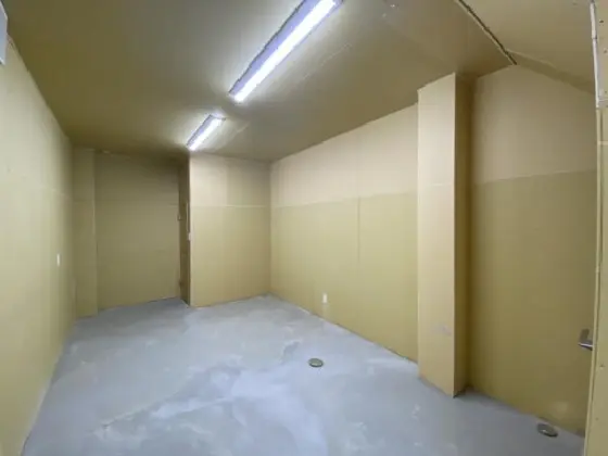 新御徒町のスケルトン物件の内装