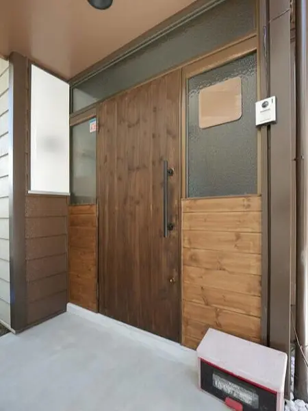 カフェ・喫茶店の居抜き物件のエントランス