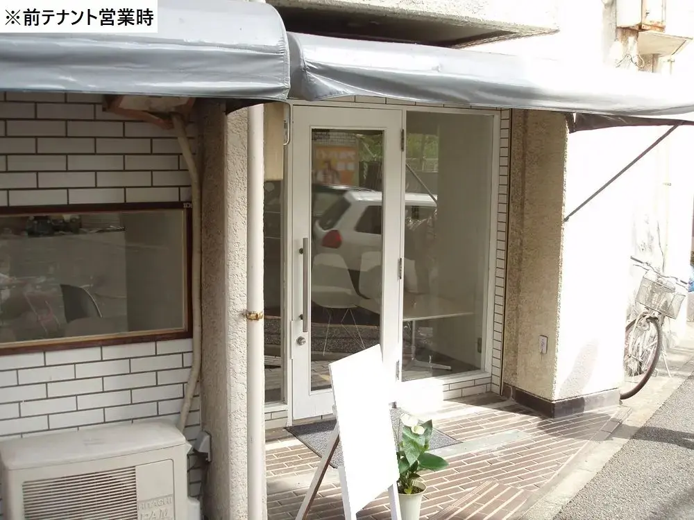 カフェ・喫茶店の居抜き物件のエントランス