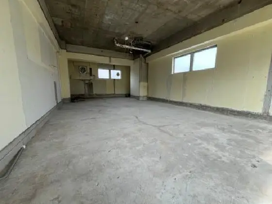 百合ヶ丘のスケルトン店舗物件の内装