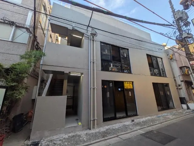 貸店舗(スケルトン)の外観