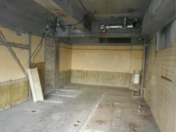 早稲田のスケルトン店舗物件の内装