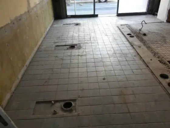 早稲田のスケルトン店舗物件の内装