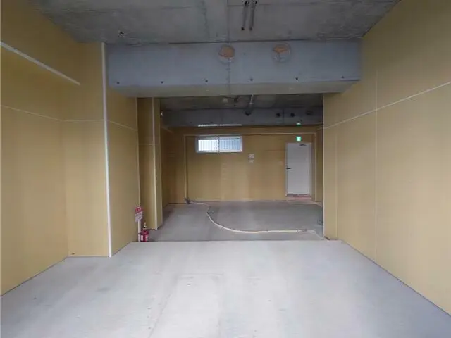 大宮のスケルトン店舗物件の内装