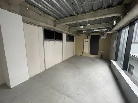 蒲田のスケルトン店舗物件の内装