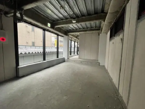 蒲田のスケルトン店舗物件の内装
