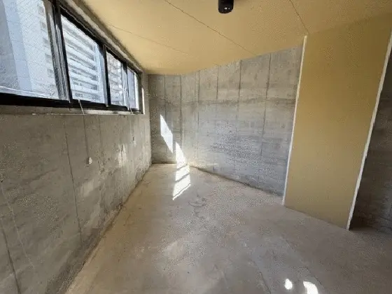 大山のスケルトン物件の内装