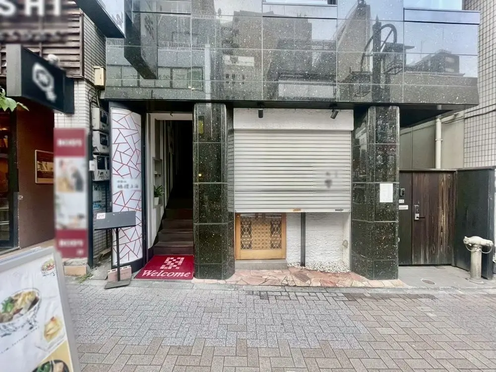 神楽坂の居抜き店舗のエントランス