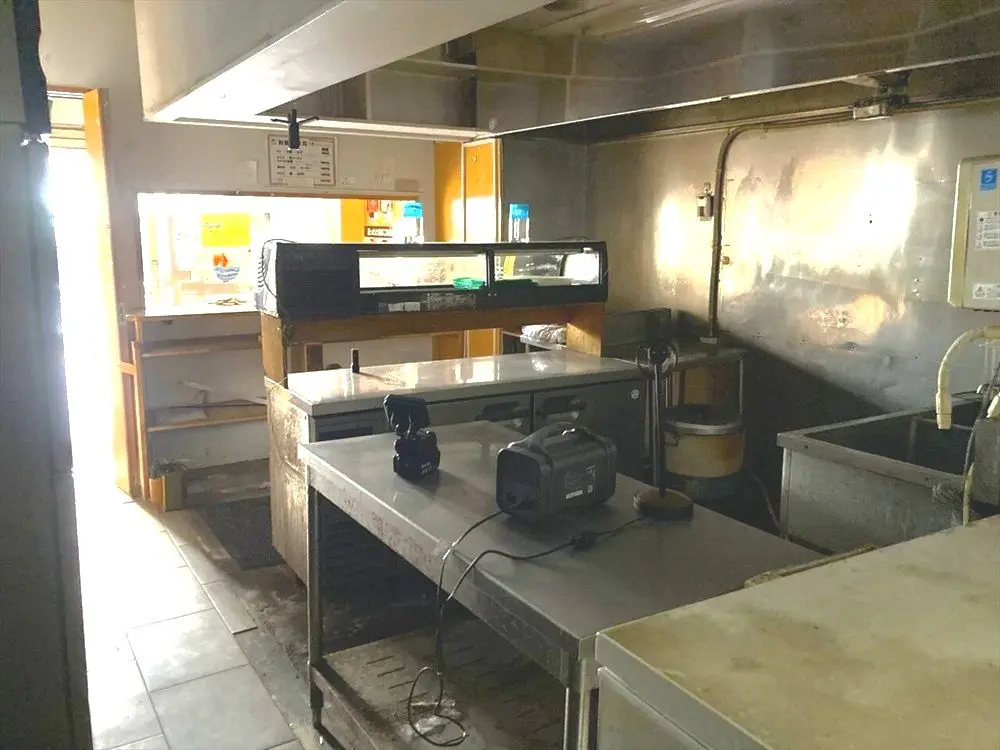 鶴見のテイクアウト居抜きの内装