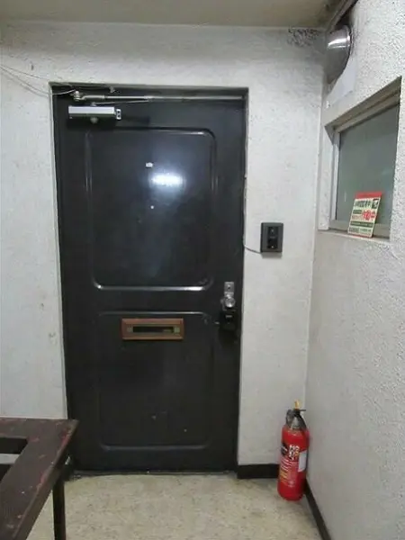 新宿三丁目の事務所仕様物件のエントランス