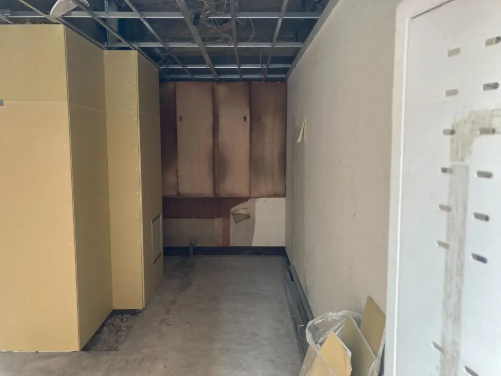 浜町のスケルトン物件の内装