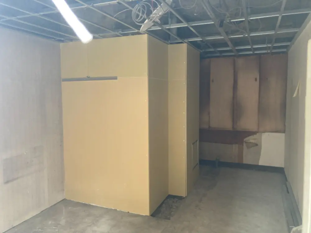 貸店舗(スケルトン)の内装