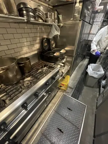 吉祥寺の焼肉屋居抜きの厨房