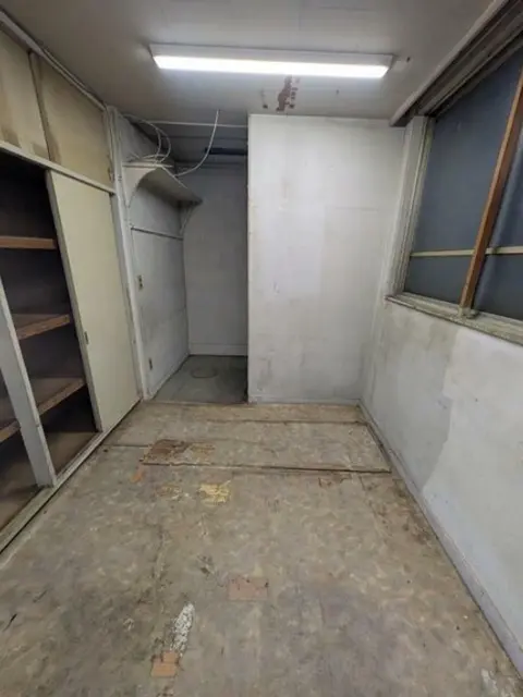 日ノ出町の事務所仕様店舗物件の内装