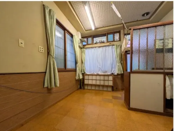 水天宮前の事務所仕様物件の入口