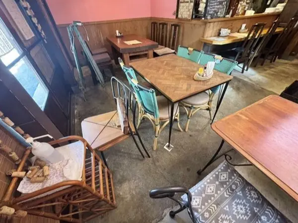 逸見の居抜き店舗の内装