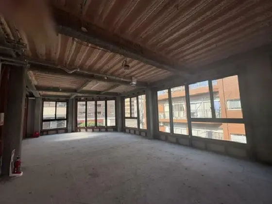 京成船橋のスケルトン物件の内装