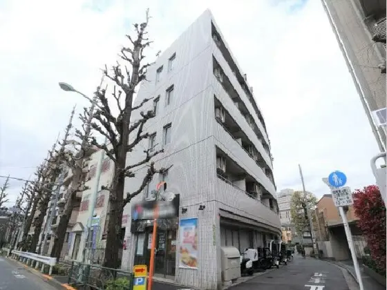 護国寺のスケルトン店舗物件の外観