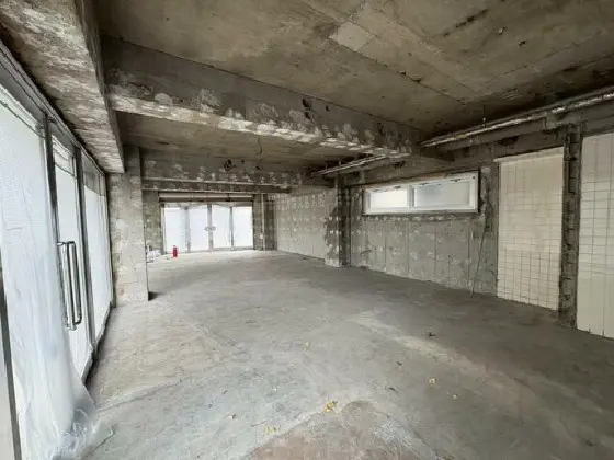 護国寺のスケルトン物件の内装