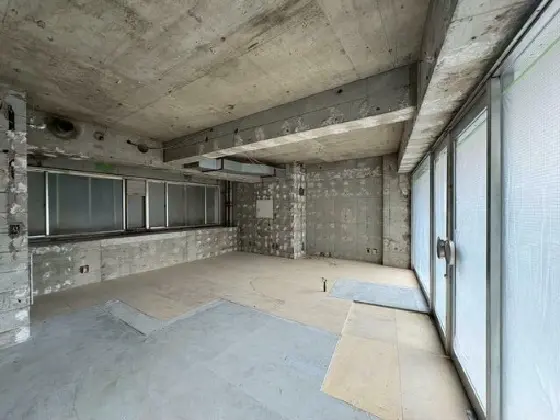 護国寺のスケルトン店舗物件の内装