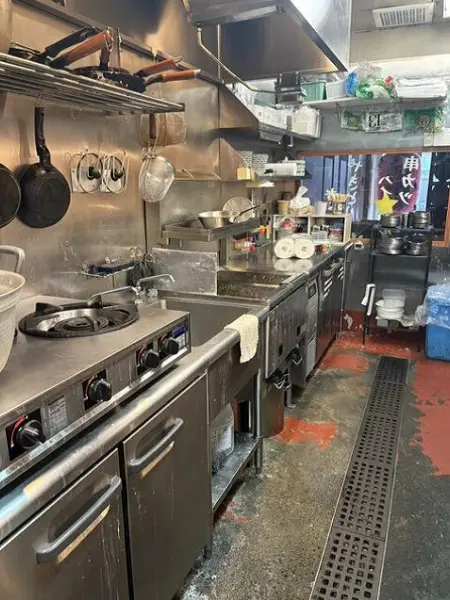 新秋津の居抜き店舗の厨房
