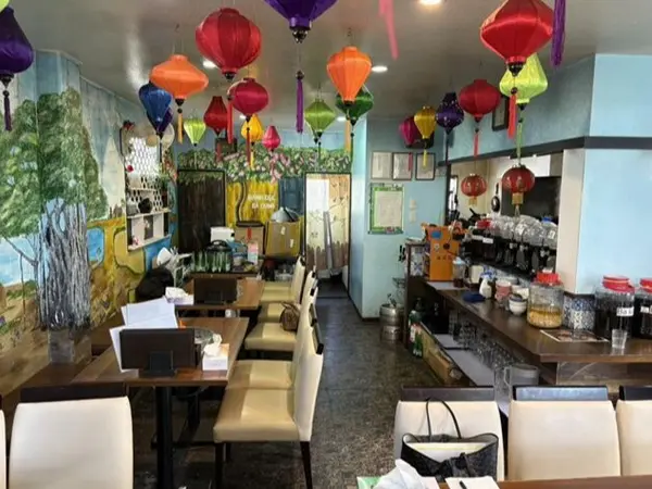 松戸の多国籍料理居抜きの内装