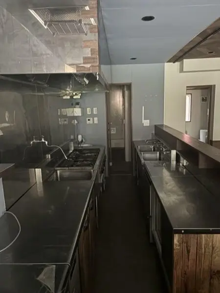 居酒屋の居抜き物件の厨房